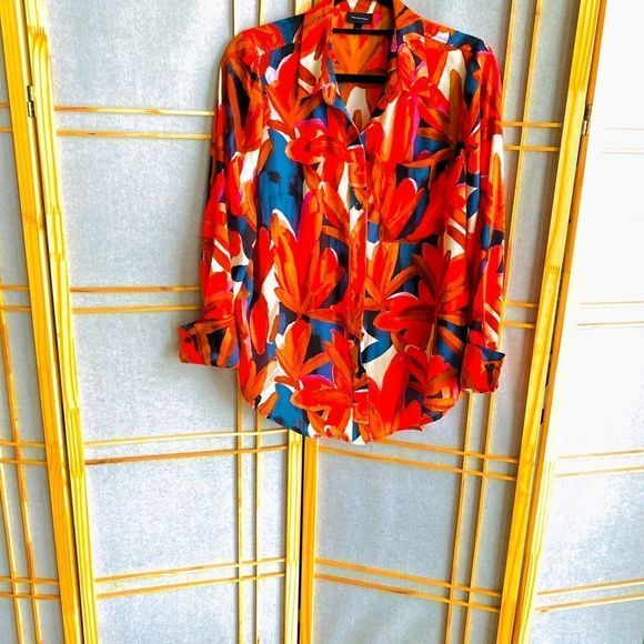 Ultra Lightweight “What to Wear” Orange /Coral/Red/Blue Design Button Down Shirt - Picture 4 of 8